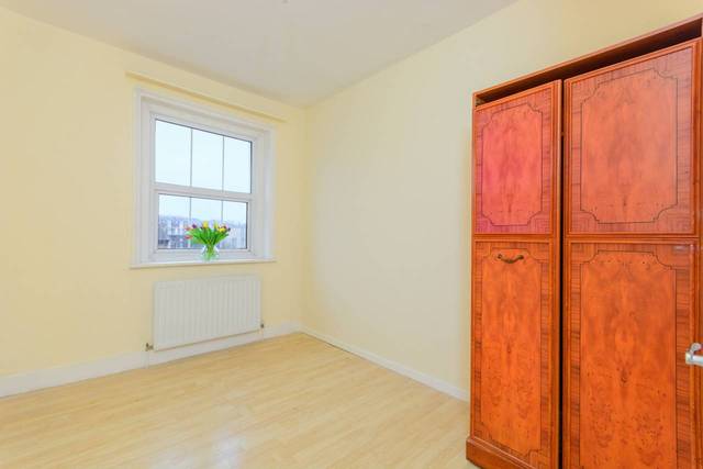  Image of 7 bedroom Detached house for sale in Woodhill London SE18 at Woodhill  Woolwich, SE18 5HW