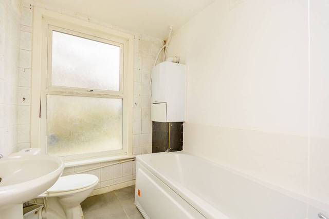  Image of 7 bedroom Detached house for sale in Woodhill London SE18 at Woodhill  Woolwich, SE18 5HW