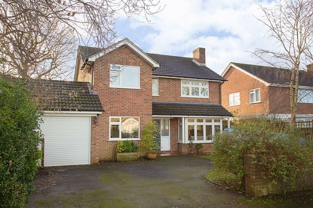  Image of 4 bedroom Detached house for sale in Woodlands Avenue Emsworth PO10 at Woodlands Avenue  Emsworth, PO10 7QE