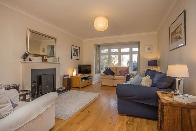  Image of 4 bedroom Detached house for sale in Woodlands Avenue Emsworth PO10 at Woodlands Avenue  Emsworth, PO10 7QE