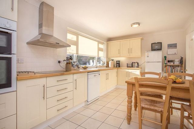 Image of 4 bedroom Detached house for sale in Woodlands Avenue Emsworth PO10 at Woodlands Avenue  Emsworth, PO10 7QE