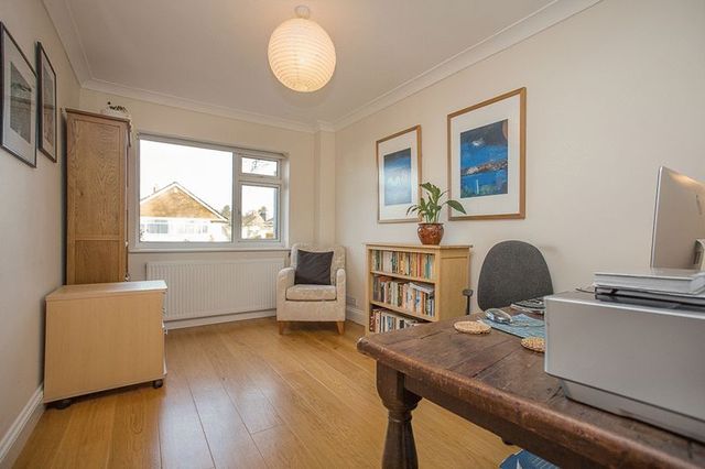  Image of 4 bedroom Detached house for sale in Woodlands Avenue Emsworth PO10 at Woodlands Avenue  Emsworth, PO10 7QE