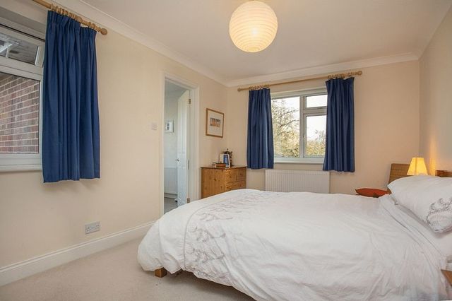  Image of 4 bedroom Detached house for sale in Woodlands Avenue Emsworth PO10 at Woodlands Avenue  Emsworth, PO10 7QE