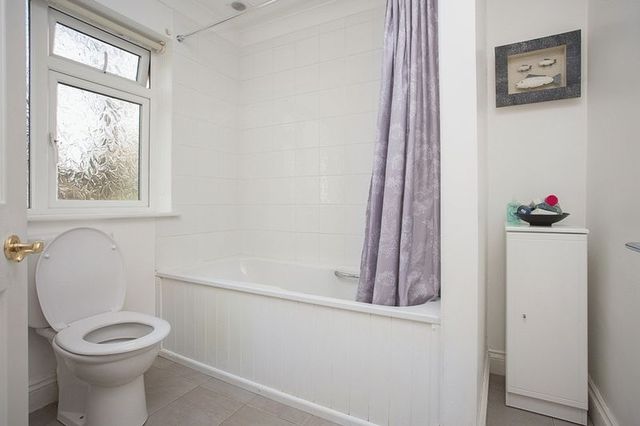  Image of 4 bedroom Detached house for sale in Woodlands Avenue Emsworth PO10 at Woodlands Avenue  Emsworth, PO10 7QE