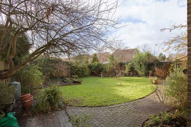  Image of 4 bedroom Detached house for sale in Woodlands Avenue Emsworth PO10 at Woodlands Avenue  Emsworth, PO10 7QE