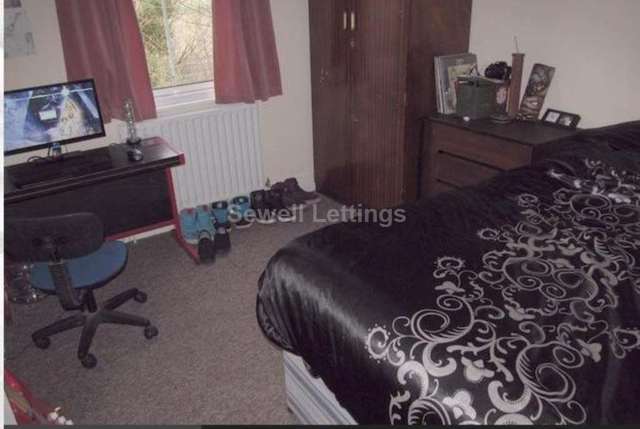  Image of 5 bedroom Detached house to rent in Wykeham Road Earley Reading RG6 at Wykeham Road,  Reading, RG6 1PL