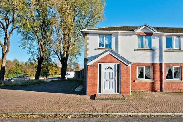  Image of 4 bedroom Semi-Detached house for sale in York Place Runcorn WA7 at York Place  Runcorn, WA7 5BD
