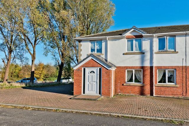  Image of 4 bedroom Semi-Detached house for sale in York Place Runcorn WA7 at York Place  Runcorn, WA7 5BD