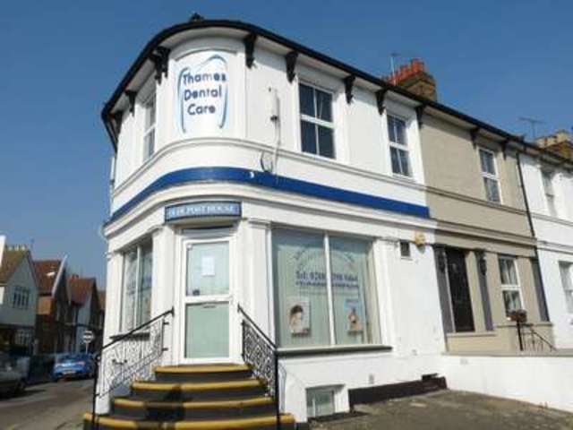  Image of Property to rent in Cholmley Terrace Portsmouth Road Thames Ditton KT7 at Chomley Terrace Thames Dittton, KT7 0XX