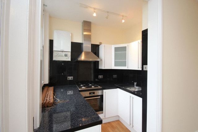  Image of 1 bedroom Flat to rent in Barons Court Road London W14 at 30 Barons Court Road  London, W14 9DT