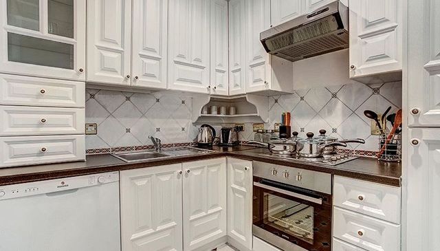  Image of 2 bedroom Flat to rent in Lexham Gardens London W8 at Lexham Gardens  London, W8 6JN