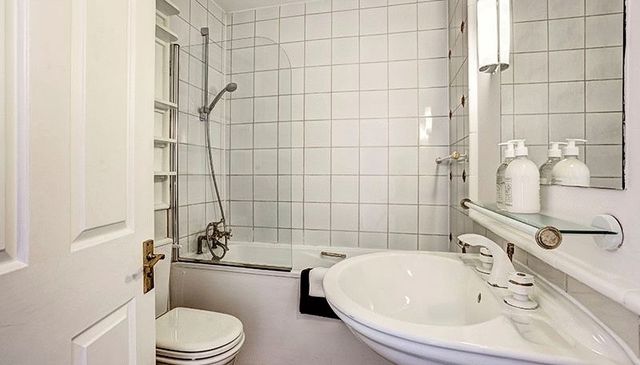  Image of 2 bedroom Flat to rent in Lexham Gardens London W8 at Lexham Gardens  London, W8 6JN