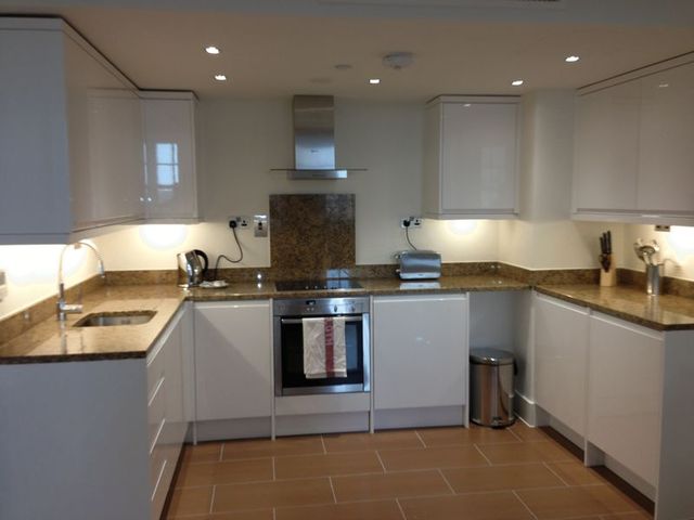  Image of 2 bedroom Property to rent in Commercial Road London E14 at Commercial Road  London, E14 7LW