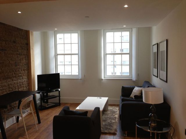 Image of 2 bedroom Property to rent in Commercial Road London E14 at Commercial Road  London, E14 7LW