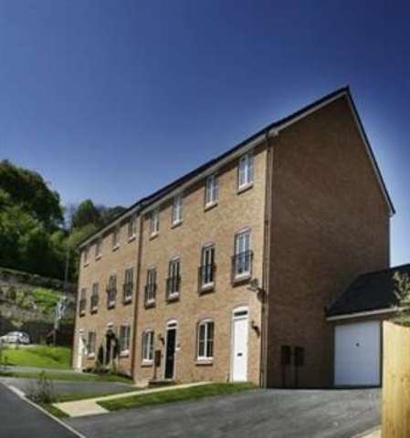  Image of 3 bedroom Town House to rent in Cherry Avenue Manchester M11 at Openshaw Manchester, M11 2LW