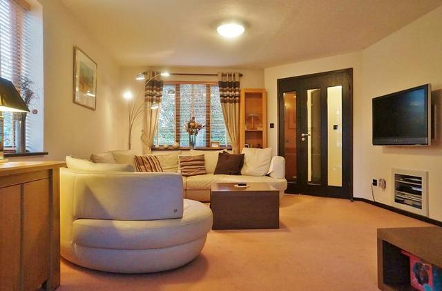  Image of 4 bedroom Detached house for sale in Alexander Close Abingdon OX14 at Abingdon, OX14 1XA