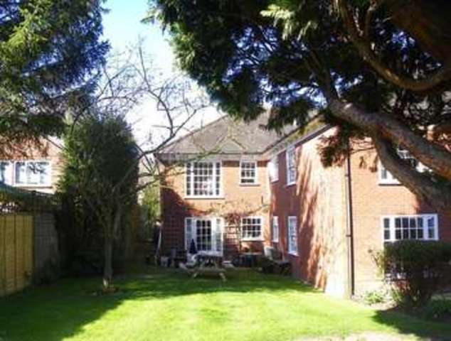  Image of 2 bedroom Flat to rent in St. Andrews Road Henley-on-Thames RG9 at Allison House St. Andrews Road Henley-On-Thames, RG9 1HS