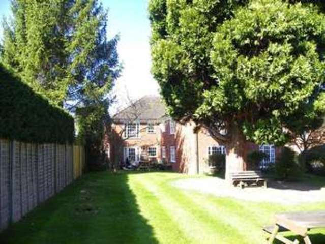  Image of 2 bedroom Flat to rent in St. Andrews Road Henley-on-Thames RG9 at Allison House St. Andrews Road Henley-On-Thames, RG9 1HS