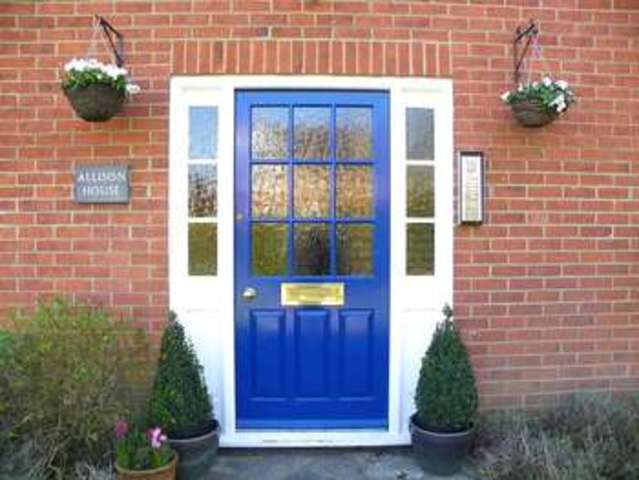  Image of 2 bedroom Flat to rent in St. Andrews Road Henley-on-Thames RG9 at Allison House St. Andrews Road Henley-On-Thames, RG9 1HS