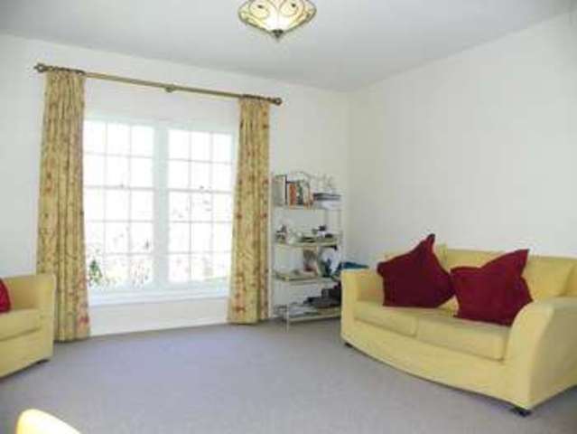  Image of 2 bedroom Flat to rent in St. Andrews Road Henley-on-Thames RG9 at Allison House St. Andrews Road Henley-On-Thames, RG9 1HS