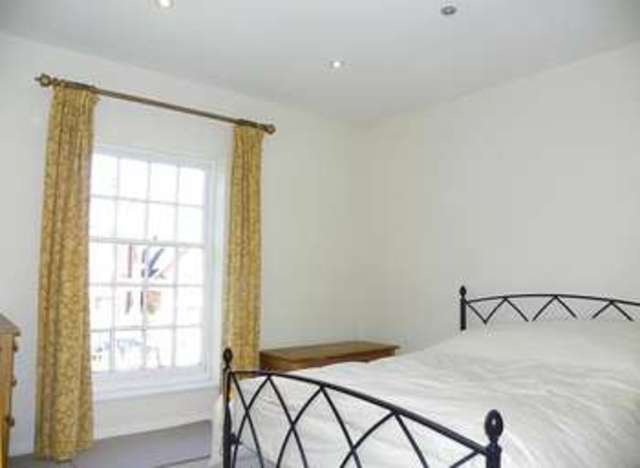  Image of 2 bedroom Flat to rent in St. Andrews Road Henley-on-Thames RG9 at Allison House St. Andrews Road Henley-On-Thames, RG9 1HS