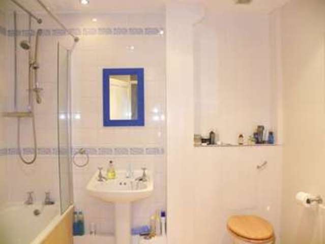  Image of 2 bedroom Flat to rent in St. Andrews Road Henley-on-Thames RG9 at Allison House St. Andrews Road Henley-On-Thames, RG9 1HS