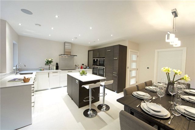  Image of 5 bedroom Detached house for sale in Beech Avenue Radlett WD7 at Radlett Hertfordshire Radlett, WD7 7DE