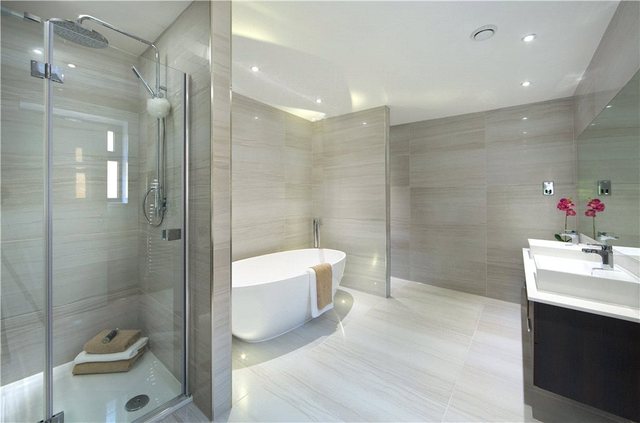  Image of 5 bedroom Detached house for sale in Beech Avenue Radlett WD7 at Radlett Hertfordshire Radlett, WD7 7DE