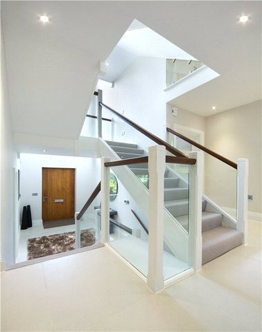  Image of 5 bedroom Detached house for sale in Beech Avenue Radlett WD7 at Radlett Hertfordshire Radlett, WD7 7DE