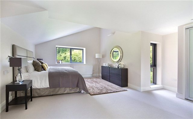  Image of 5 bedroom Detached house for sale in Beech Avenue Radlett WD7 at Radlett Hertfordshire Radlett, WD7 7DE