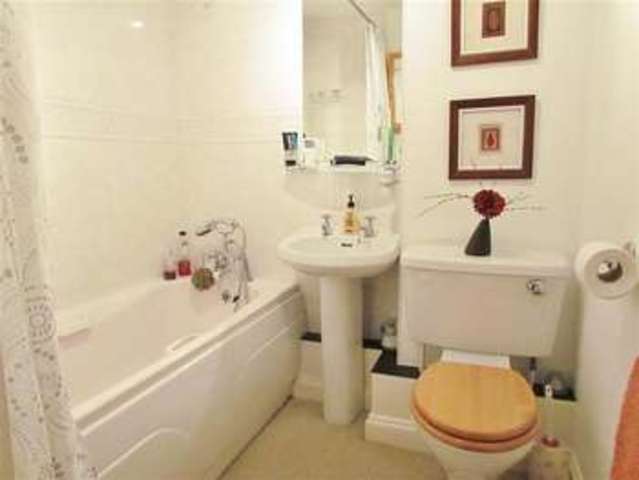  Image of 4 bedroom Town House to rent in Anna Pavlova Close Abingdon OX14 at Abingdon, OX14 1TE