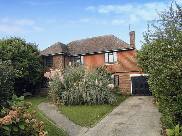  Image of 4 bedroom Detached house for sale in Arlington Avenue Goring-by-Sea Worthing BN12 at Arlington Avenue  Goring Hall, Worthing, BN12 4SX
