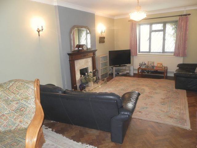  Image of 4 bedroom Detached house for sale in Arlington Avenue Goring-by-Sea Worthing BN12 at Arlington Avenue  Goring Hall, Worthing, BN12 4SX