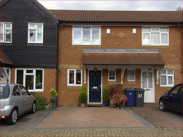  Image of 2 bedroom Terraced house for sale in Artesian Grove New Barnet Barnet EN5 at Artesian Grove  New Barnet, EN5 5HU