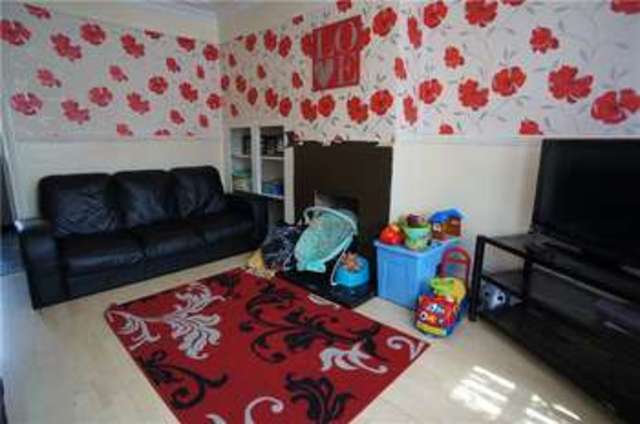  Image of 3 bedroom Terraced house for sale in Ash Road Gravesend DA12 at Gravesend Kent Singlewell or Ifield, DA12 5LW