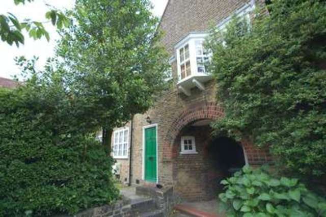  Image of 2 bedroom Semi-Detached house to rent in Asmuns Place London NW11 at Asmuns Place  London, NW11 7XG