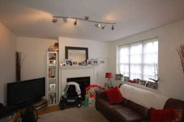  Image of 2 bedroom Semi-Detached house to rent in Asmuns Place London NW11 at Asmuns Place  London, NW11 7XG