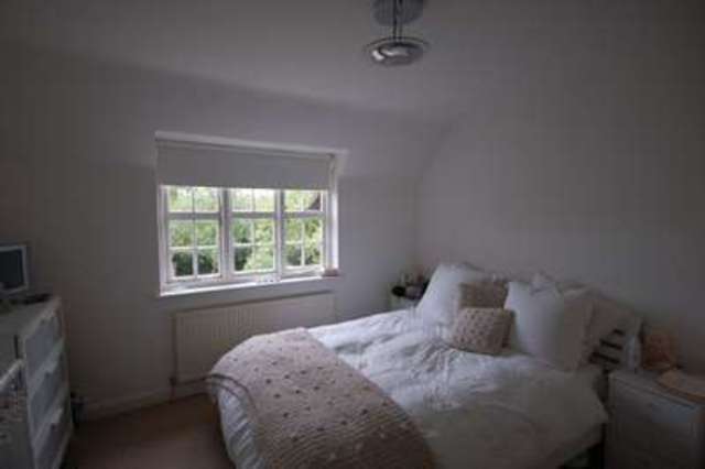  Image of 2 bedroom Semi-Detached house to rent in Asmuns Place London NW11 at Asmuns Place  London, NW11 7XG