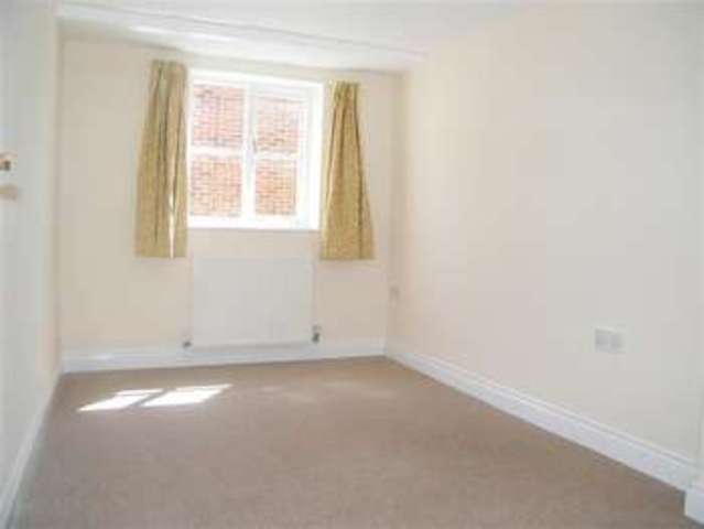  Image of 2 bedroom Apartment to rent in Bath Street Abingdon OX14 at Abingdon-on-Thames, OX14 3QH