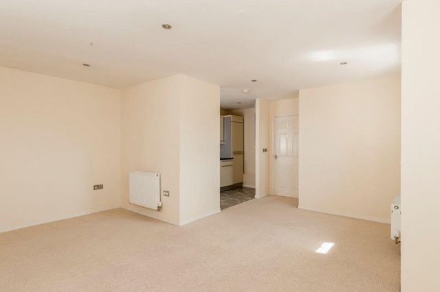  Image of 2 bedroom Flat to rent in Baxendale Road Chichester PO19 at Baxendale Road  Chichester, PO19 6UN
