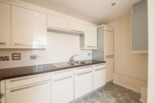  Image of 2 bedroom Flat to rent in Baxendale Road Chichester PO19 at Baxendale Road  Chichester, PO19 6UN