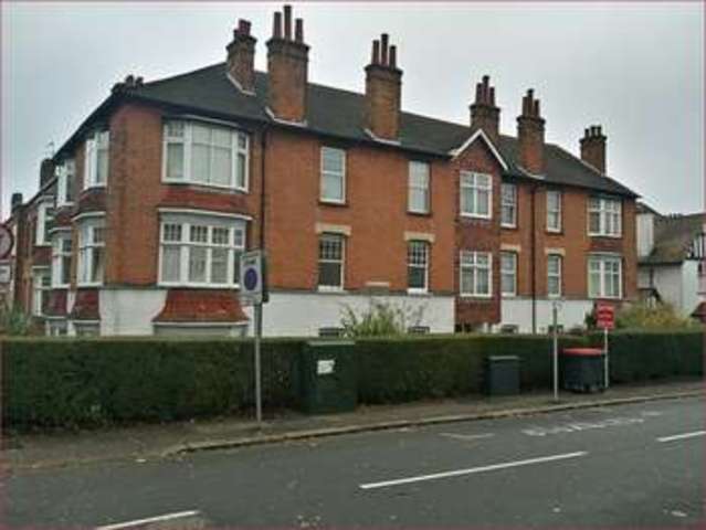  Image of 3 bedroom Flat for sale in Bedford Avenue Barnet EN5 at Bedford Avenue  Barnet, EN5 2EL