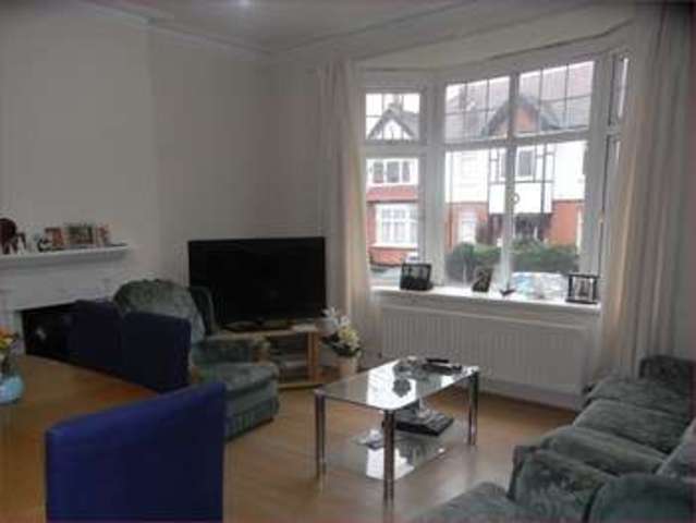  Image of 3 bedroom Flat for sale in Bedford Avenue Barnet EN5 at Bedford Avenue  Barnet, EN5 2EL