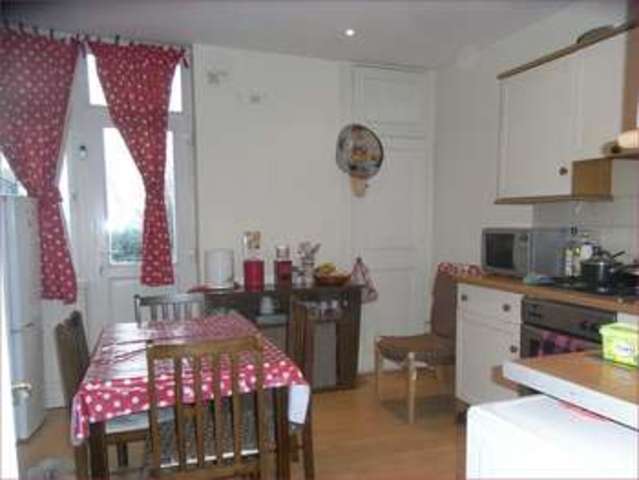  Image of 3 bedroom Flat for sale in Bedford Avenue Barnet EN5 at Bedford Avenue  Barnet, EN5 2EL