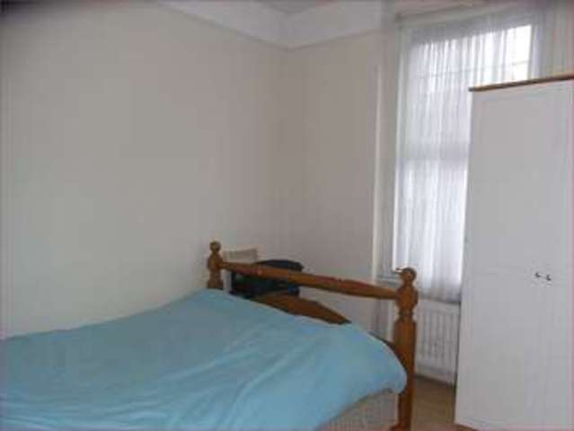 Image of 3 bedroom Flat for sale in Bedford Avenue Barnet EN5 at Bedford Avenue  Barnet, EN5 2EL