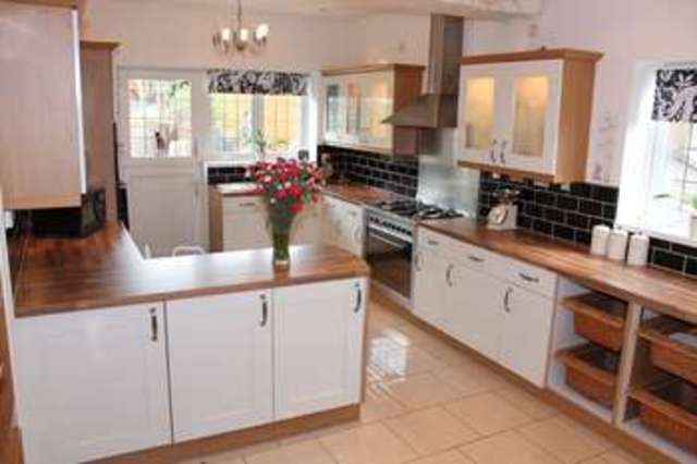  Image of 6 bedroom Detached house for sale in Bedhampton Hill Havant PO9 at Bedhampton Havant Hampshire, PO9 3JP