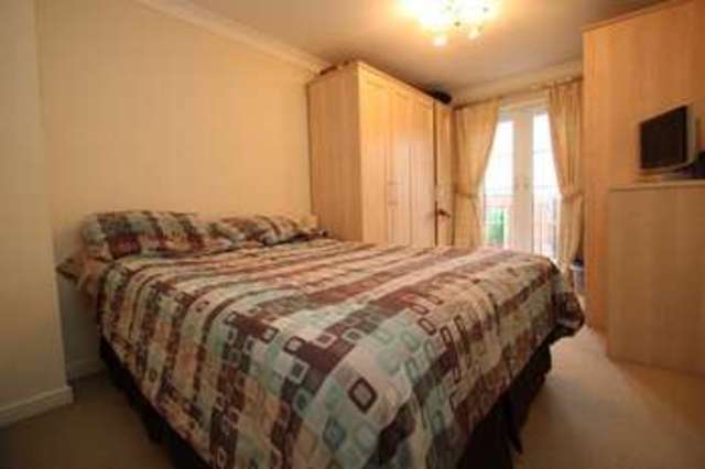 Image of 2 bedroom Flat to rent in Birkenhead Avenue Kingston upon Thames KT2 at Kingston Upon Thames Surrey, KT2 6NJ