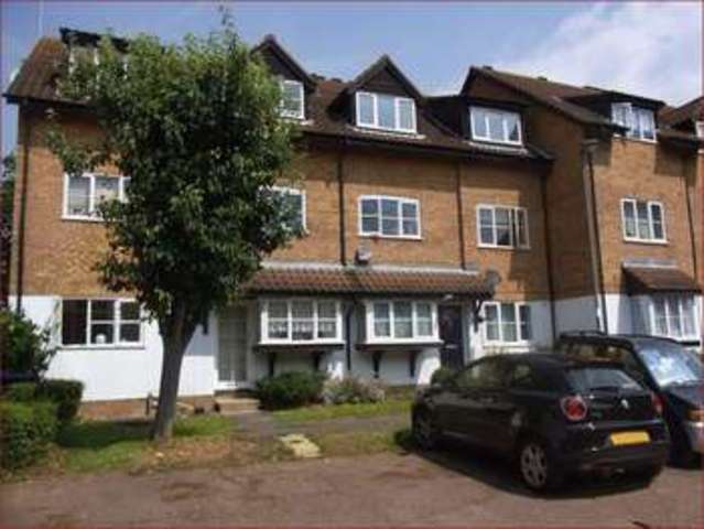  Image of 2 bedroom Property for sale in Boleyn Way New Barnet Barnet EN5 at Boleyn Way  NEW BARNET, EN5 5JS