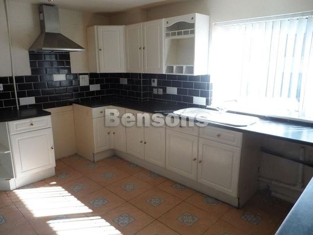  Image of 3 bedroom Semi-Detached house to rent in Brereton Telford TF3 at Brereton Brookside Telford, TF3 1PA