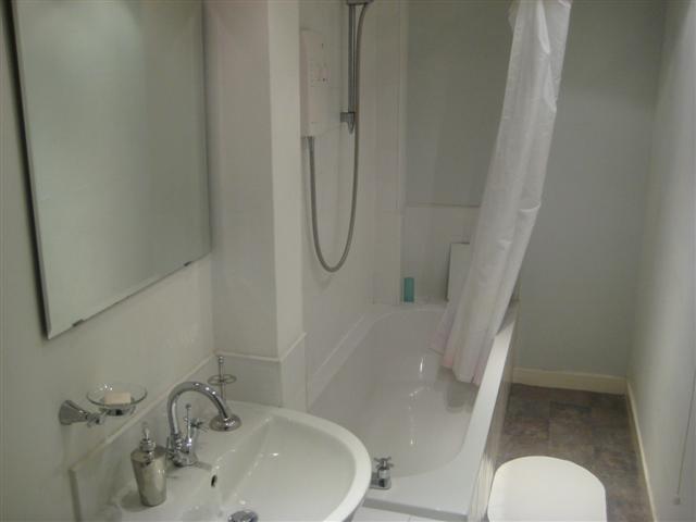  Image of 2 bedroom Flat to rent in Brougham Street Edinburgh EH3 at Tollcross Edinburgh Edinburgh, EH3 9JS